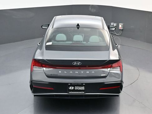Certified 2025 Hyundai Elantra Limited image 17