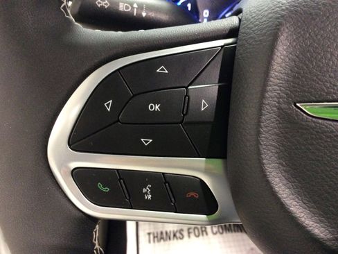 Used 2024 Chrysler Pacifica Touring-L image 23