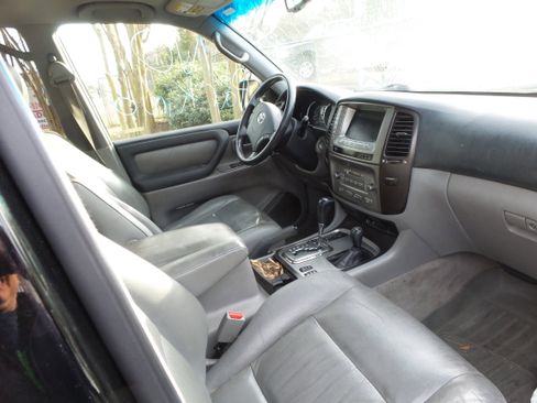 Used 2006 Toyota Land Cruiser V8 image 12