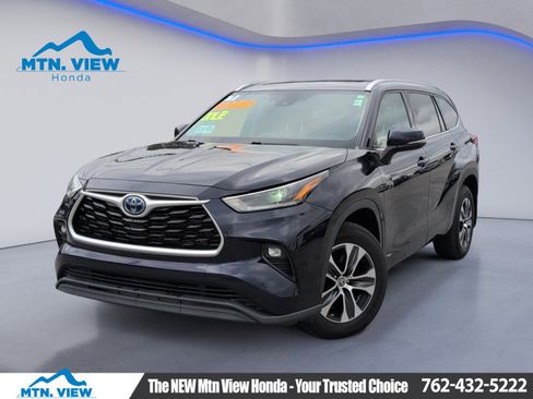 Used 2021 Toyota Highlander XLE image 1