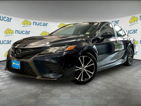 Used 2020 Toyota Camry SE image 3