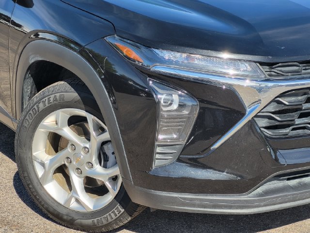Used 2024 Chevrolet Trax LS w/ LS Convenience Package FWD image 8