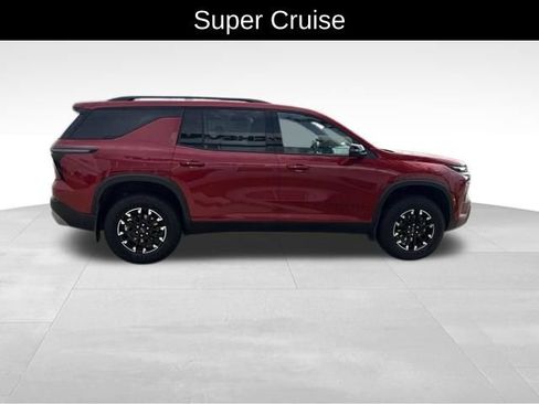 Used 2025 Chevrolet Traverse Z71 w/ Enhanced Driving Package AWD/4WD image 9
