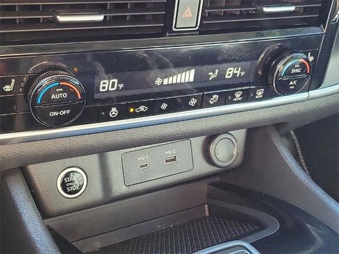 Certified 2022 Nissan Rogue SV w/ SV Premium Package image 30