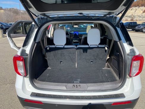 Used 2020 Ford Explorer Platinum w/ Premium Technology Package image 23