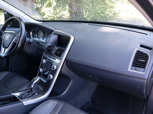 Used 2015 Volvo XC60 T5 AWD/4WD image 17