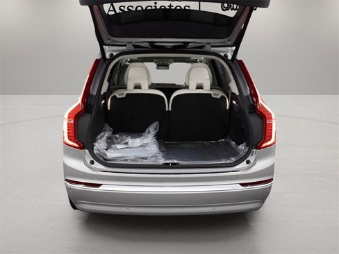 Certified 2025 Volvo XC90 T8 Plus w/ Protection Package Premier image 12