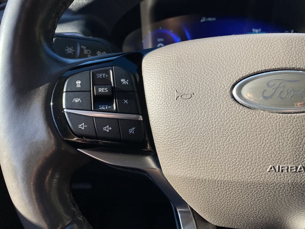 Used 2022 Ford Explorer Platinum w/ Equipment Group 601A AWD/4WD image 21