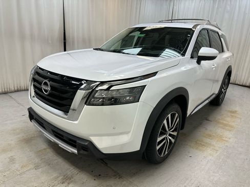 New 2025 Nissan Pathfinder Platinum image 11