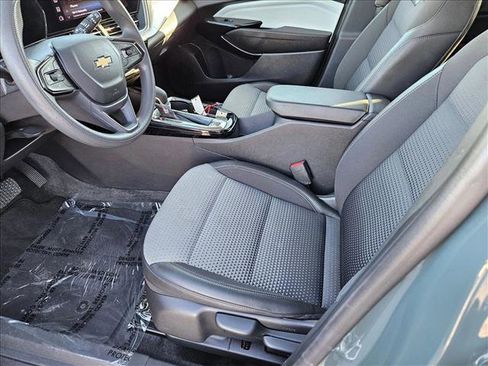 Used 2025 Chevrolet Trax LT FWD image 15