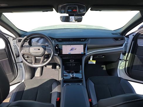 New 2026 Jeep Grand Cherokee Altitude AWD/4WD image 9