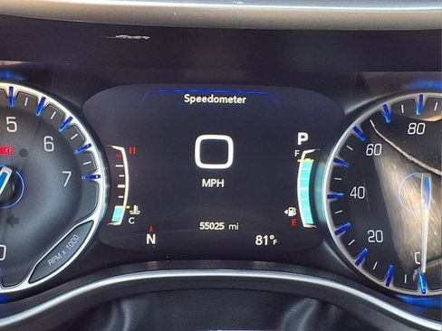 Used 2024 Chrysler Pacifica Touring-L FWD image 20