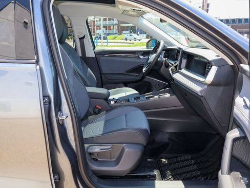 New 2026 Volkswagen Tiguan SE FWD image 30