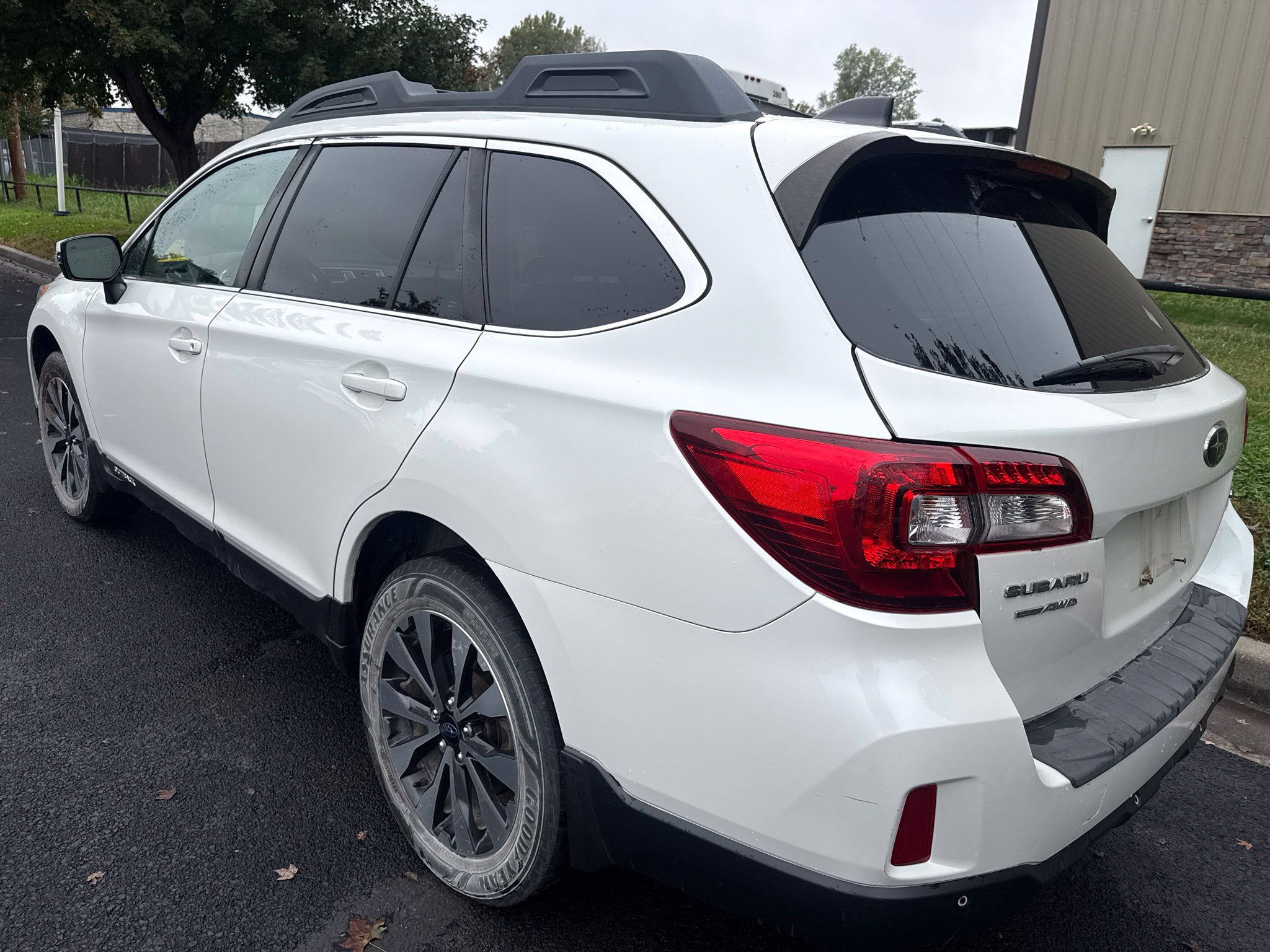 Used 2017 Subaru Outback 2.5i Limited AWD/4WD image 7