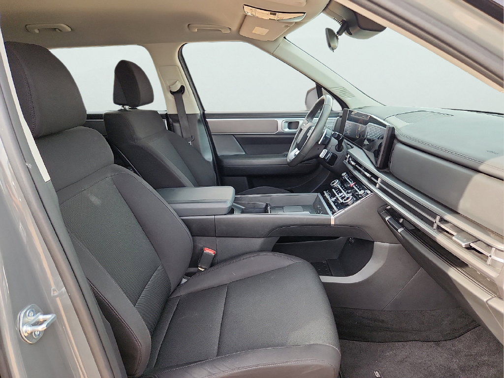 Used 2025 Hyundai Santa Fe SE FWD image 19