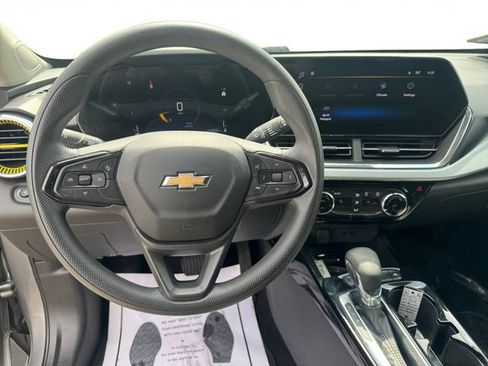 Certified 2024 Chevrolet Trax LT FWD image 12
