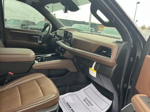 Used 2025 Chevrolet Tahoe High Country image 36