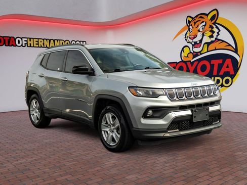 Used 2022 Jeep Compass Latitude w/ Convenience Group FWD image 3