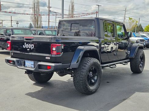 Used 2020 Jeep Gladiator Overland AWD/4WD image 6