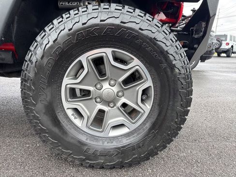 Used 2016 Jeep Wrangler Unlimited Rubicon w/ Connectivity Group AWD/4WD image 24