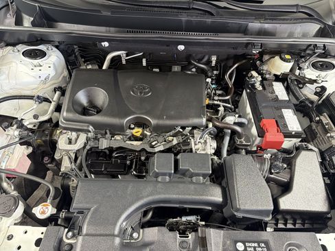 Used 2022 Toyota RAV4 LE AWD/4WD image 26