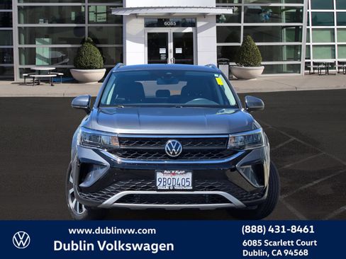 Used 2022 Volkswagen Taos SE AWD/4WD image 2