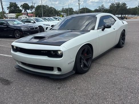 Used 2018 Dodge Challenger R/T Scat Pack w/ Leather Interior Group RWD image 4