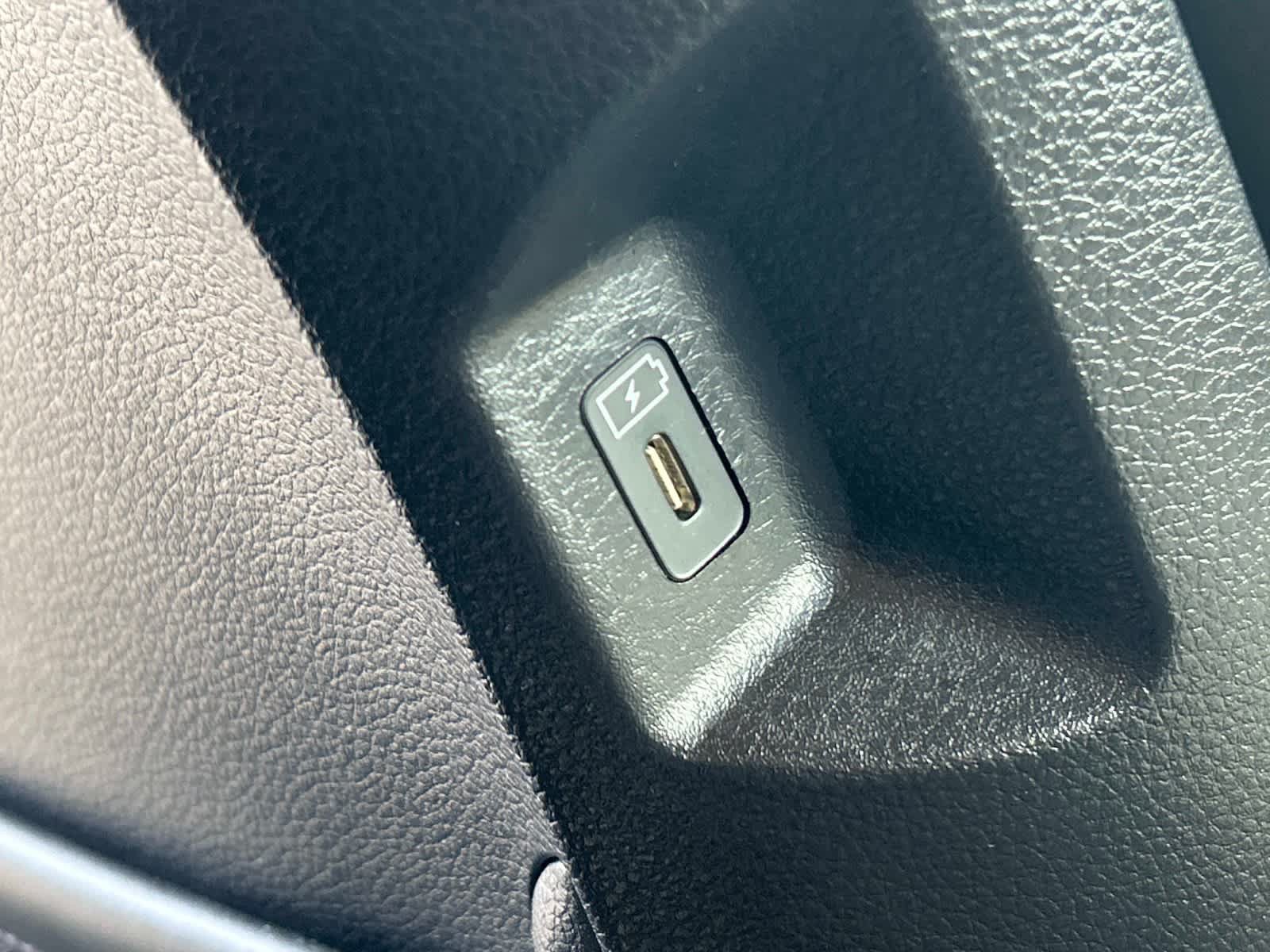 Used 2025 Kia Carnival FWD image 24