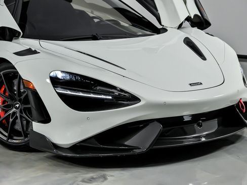 Used 2021 McLaren 765LT image 3