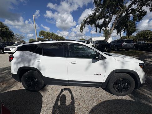 Used 2022 GMC Terrain AT4 w/ Infotainment Package II image 8