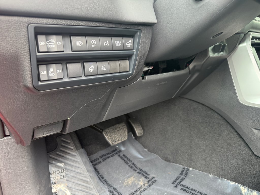 Used 2025 Toyota Tundra Platinum AWD/4WD image 23