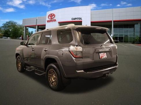 Used 2018 Toyota 4Runner SR5 Premium AWD/4WD image 4