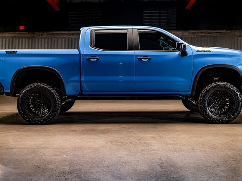 Used 2025 Chevrolet Silverado 1500 ZR2 w/ Technology Package image 11