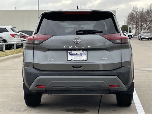 Used 2023 Nissan Rogue S image 5