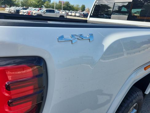 New 2026 GMC Sierra 2500 SLT w/ SLT Premium Package image 5