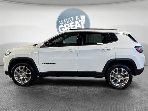 Used 2024 Jeep Compass Latitude w/ Sun and Sound Group image 7