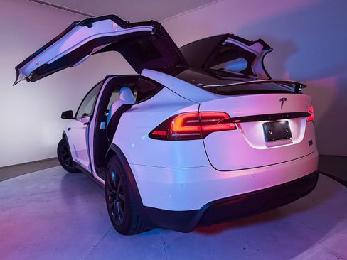 Used 2022 Tesla Model X Plaid AWD/4WD image 3