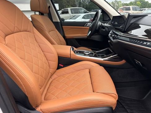 Used 2024 BMW X7 xDrive40i AWD/4WD image 14