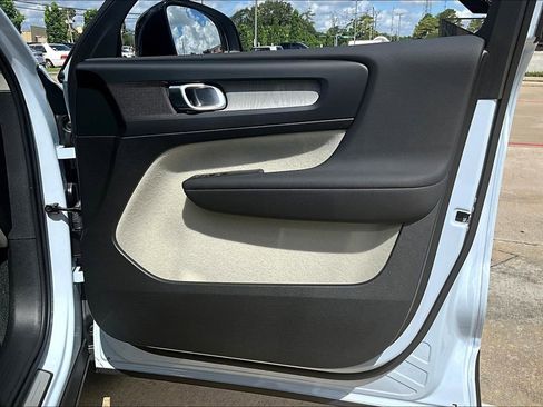 New 2026 Volvo XC40 B5 Plus w/ Protection Package Premier image 14