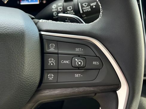 New 2025 Jeep Grand Cherokee Limited image 18