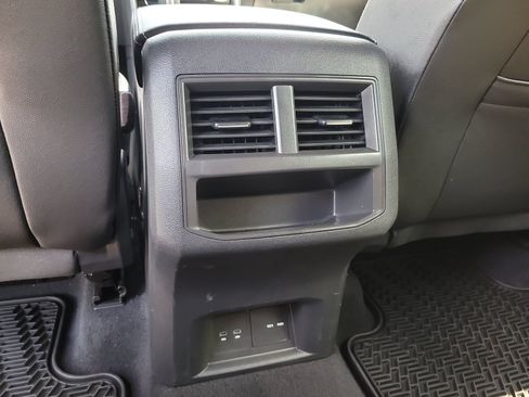 Used 2023 Volkswagen Atlas Cross Sport SE FWD image 11