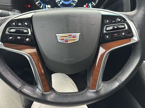 Used 2017 Cadillac Escalade Luxury image 13
