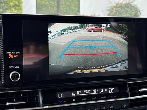 Certified 2025 Toyota Sienna XLE w/ XLE Plus Package AWD/4WD image 19