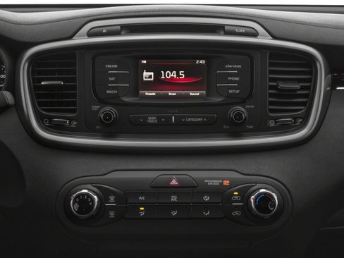 Used 2018 Kia Sorento FWD image 7