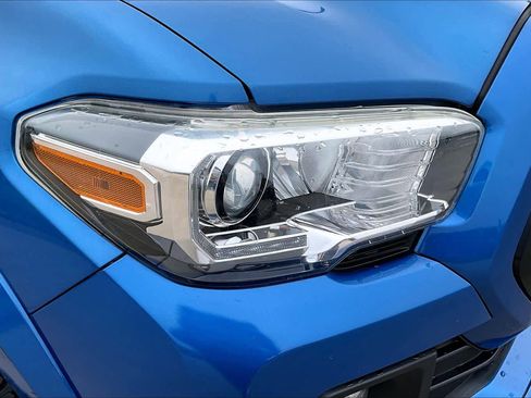 Used 2017 Toyota Tacoma TRD Sport w/ Tow Package RWD image 26
