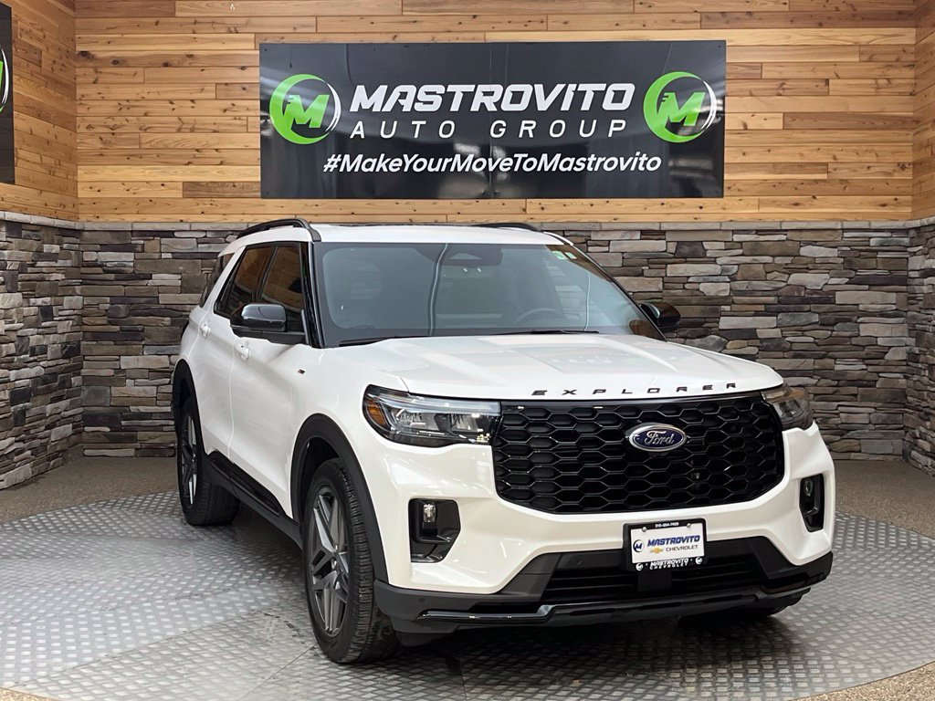 Used 2025 Ford Explorer ST-Line w/ Premium Package AWD/4WD image 2