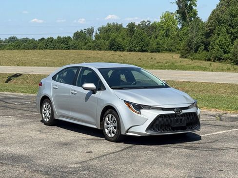Used 2022 Toyota Corolla LE FWD image 1