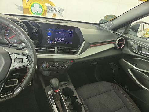 Certified 2024 Chevrolet Trax RS w/ Sunroof Package FWD image 23