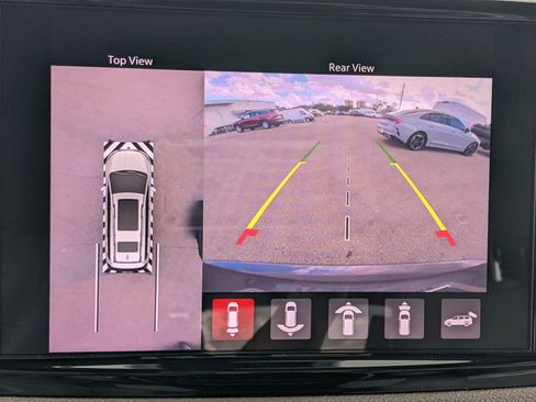 Used 2021 Chrysler Pacifica Touring-L image 25