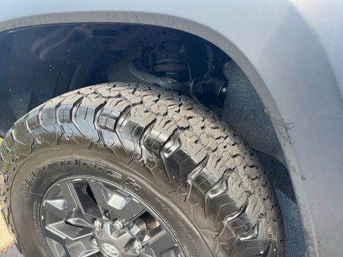 Used 2017 Toyota Tacoma TRD Off-Road image 10